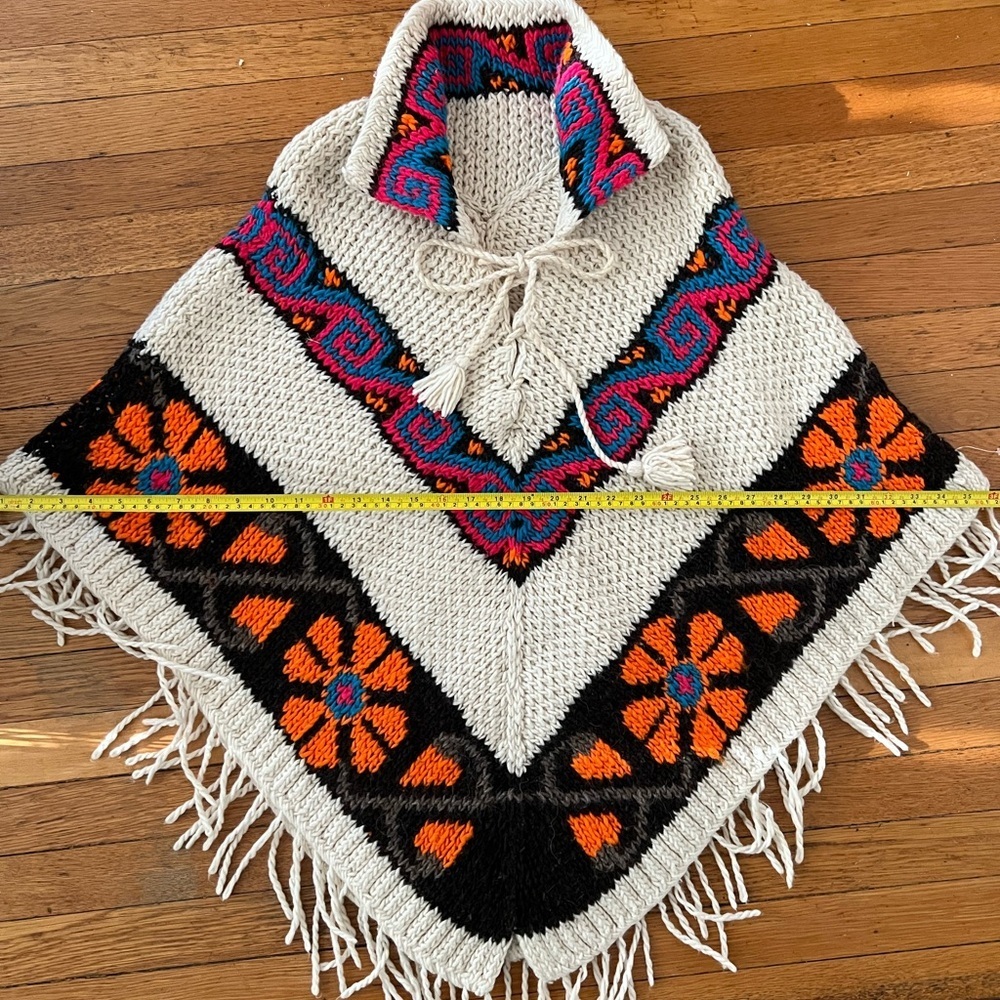 Amazing vintage wool hand knit poncho. Rare piece. See image for measurements. - Picture 3 of 4